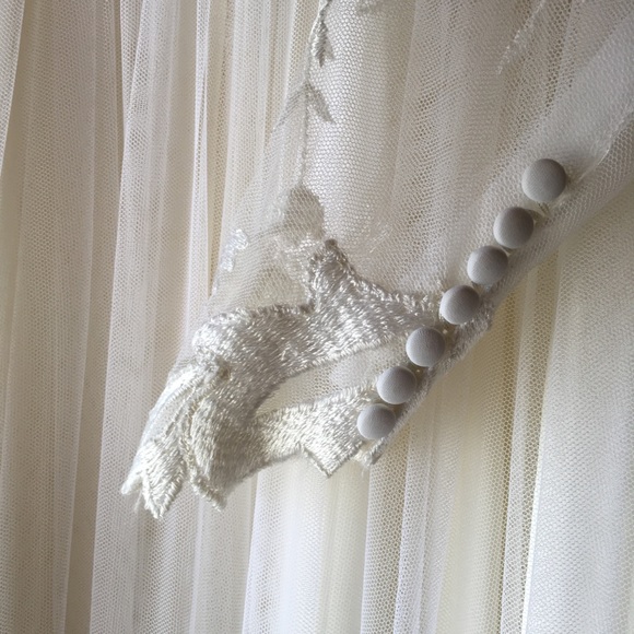 Vintage Wedding Dress | Lace Appliqué Embroidery - Picture 5 of 8